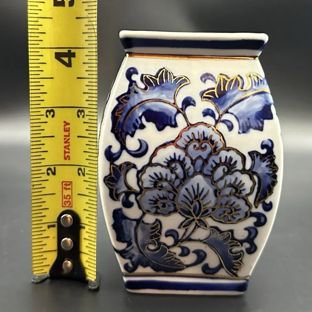 Vintage Chinoiserie Cobalt Blue White Porcelain Miniature Bud Vase Gold Gilt 4